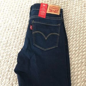 ⛔️SOLD⛔️ Size 28 Levi’s 711
